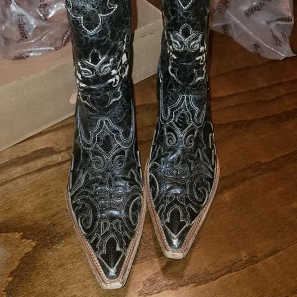 CORRAL WOMENS SNIP TOE BOOT